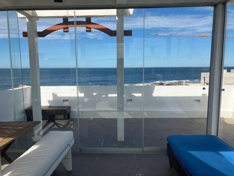 Excelente Penthouse reciclado primera linea frente al mar en Montoya
